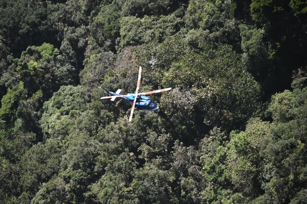 Los rescatistas se trasladaron al lugar del siniestro a bordo de helicópteros., Ejército de Guatemala.