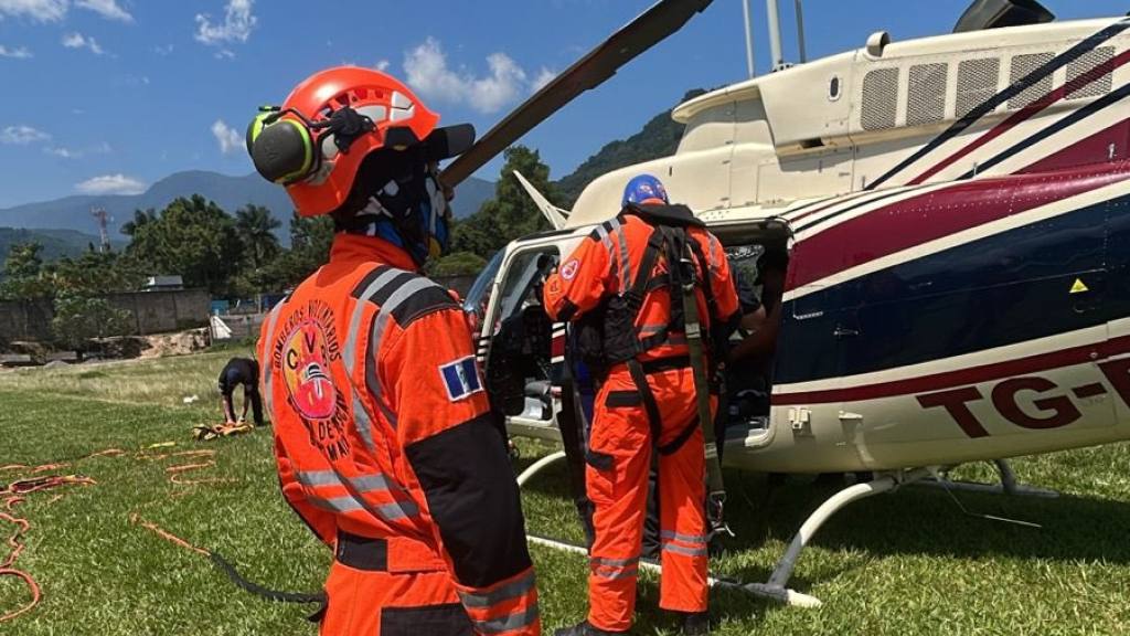 Siguen operativos en el lugar del accidente aéreo  | Bomberos Voluntarios