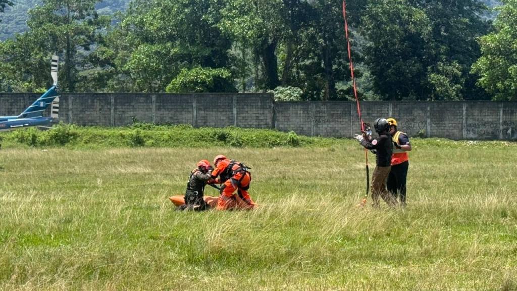 Siguen operativos en el lugar del accidente aéreo  | Bomberos Voluntarios 