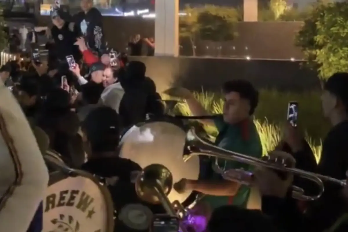 Maestro Shifu causa disturbios en hotel de la selección de Inglaterra., Redes sociales.