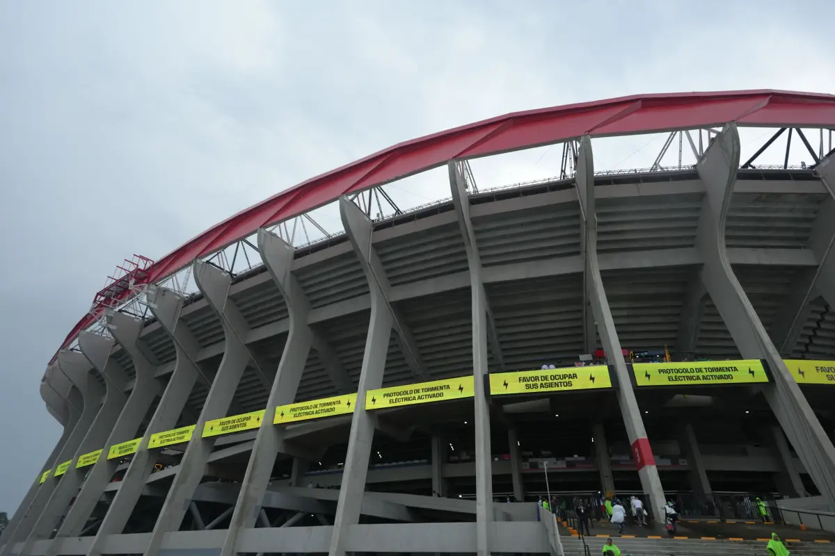 Tormenta eléctrica retrasa el México vs. Inglaterra.,  Selección Nacional