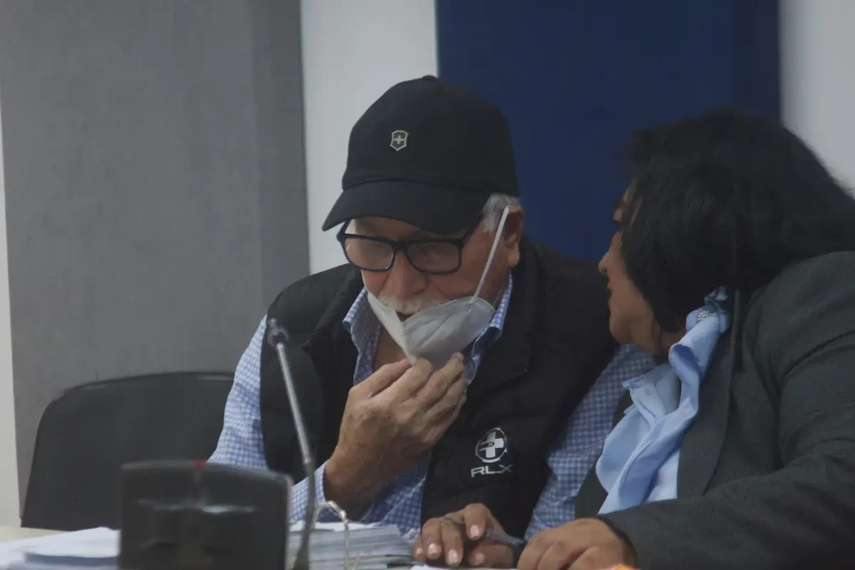 Carlos Acevedo Navas, procesado por embestir a un motorista en zona 9, en audiencia donde se le revocó la prisión preventiva el jueves 2 de julio de 2026., Omar Solís/Emisoras Unidas