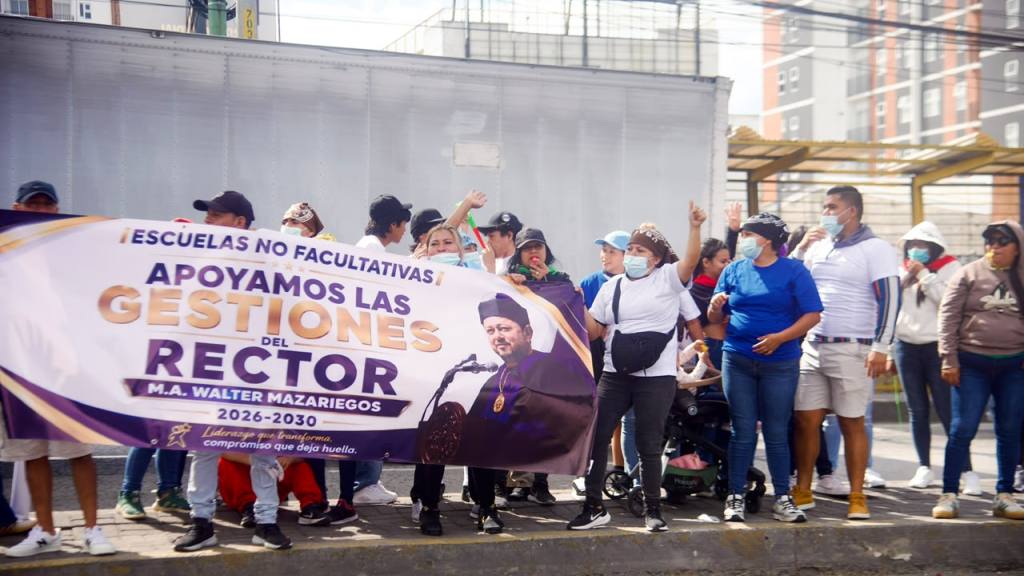 Manifestación en Usac por reelección de Walter Mazariegos como rector | Omar Solís/EU