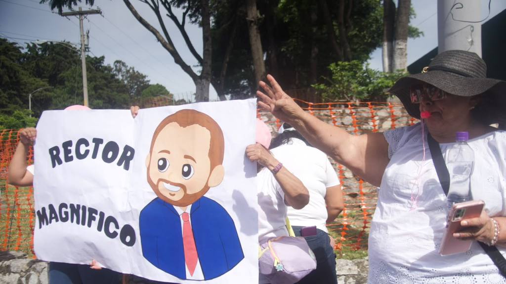 Manifestación en Usac por reelección de Walter Mazariegos como rector | Omar Solís/EU