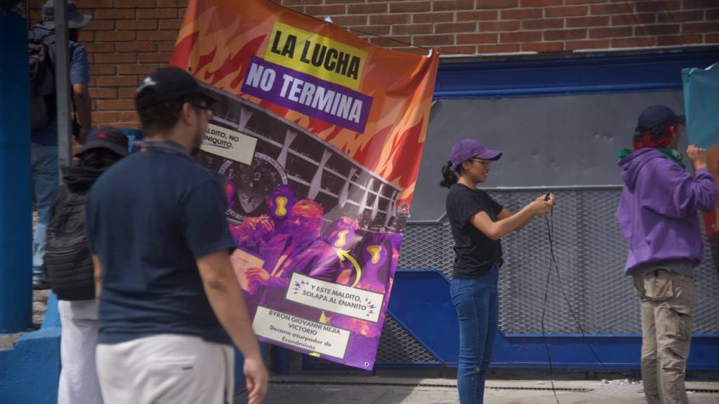Manifestación en Usac por reelección de Walter Mazariegos como rector | Omar Solís/EU