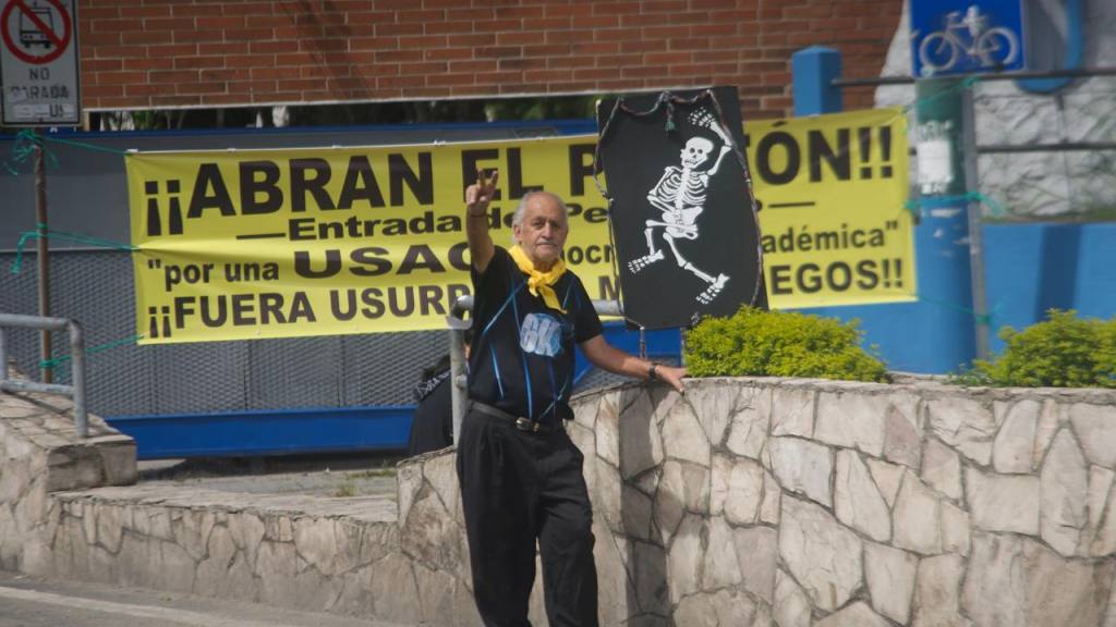 Manifestación en Usac por reelección de Walter Mazariegos como rector | Omar Solís/EU