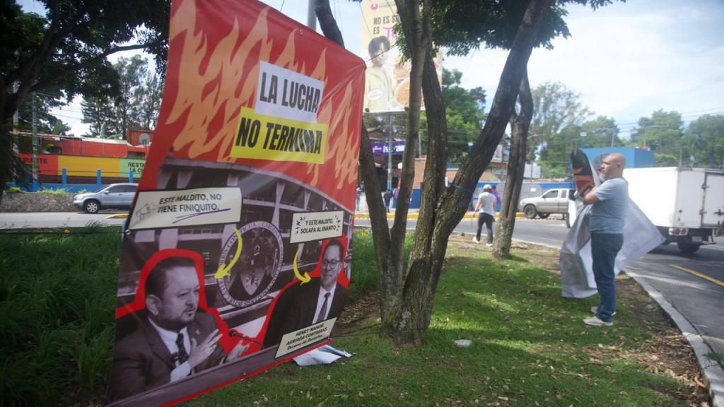 Manifestación en Usac por reelección de Walter Mazariegos como rector | Omar Solís/EU