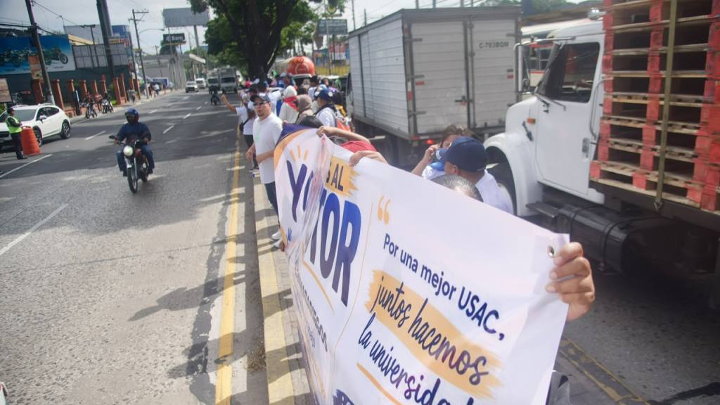 Manifestación en Usac por reelección de Walter Mazariegos como rector | Omar Solís/EU