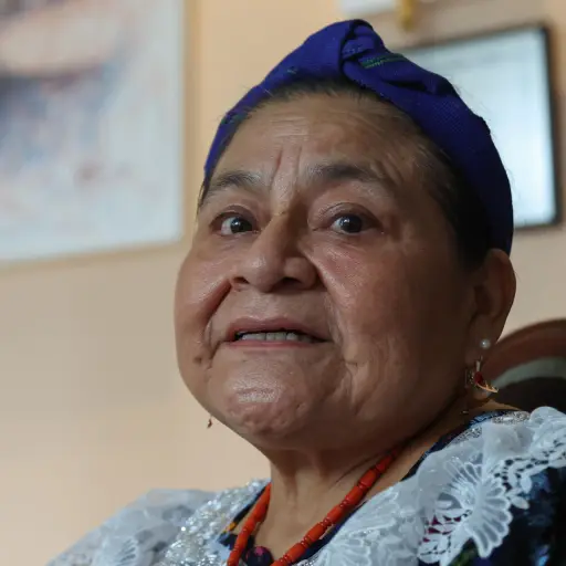 Fotografía del 24 de junio de 2026 que muestra a la Premio Nobel de la Paz 1992, la guatemalteca Rigoberta Menchú Tum, hablando durante una entrevista con EFE, en Ciudad de Guatemala (Guatemala) , EFE/ Mariano Macz
