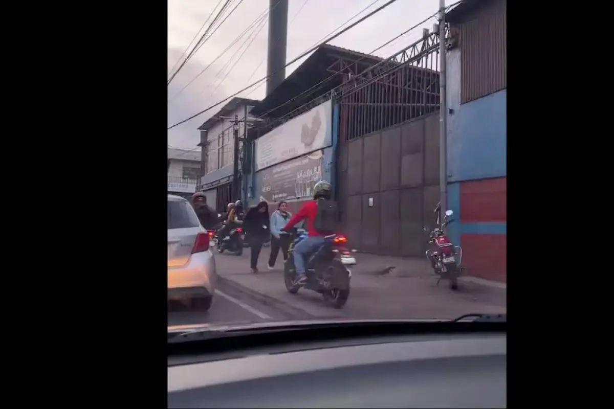 Motoristas usando banqueta, Captura de video
