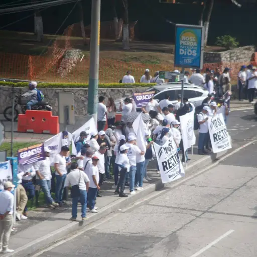 Manifestación a favor de la reelección de Walter Mazariegos como rector, el 1 de julio de 2026 en el perímetro de la Usac. ,Omar Solís/Emisoras Unidas
