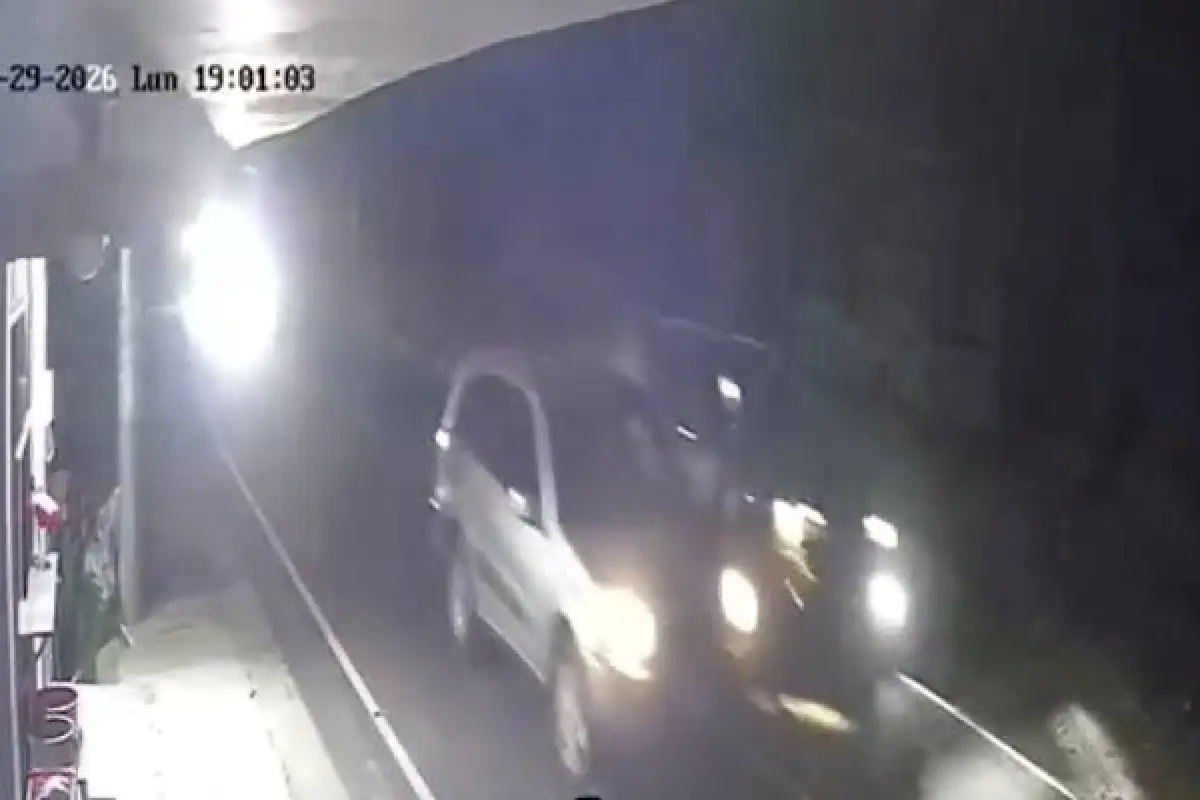 Motorista embestido por vehículo rebasando, Captura de video