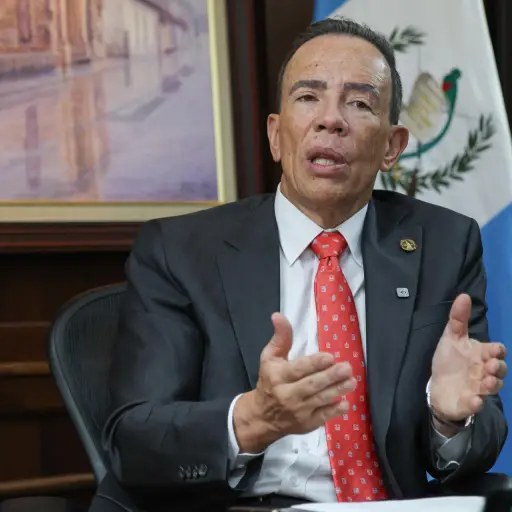 Fotografía del 23 de junio de 2026 del presidente del Banco de Guatemala, Álvaro González Ricci, hablando durante una entrevista con EFE en Ciudad de Guatemala (Guatemala) , EFE