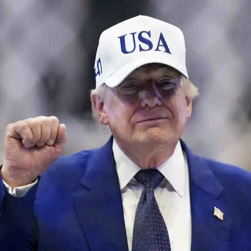 Donald Trump haciendo un gesto con el puño ,EFE