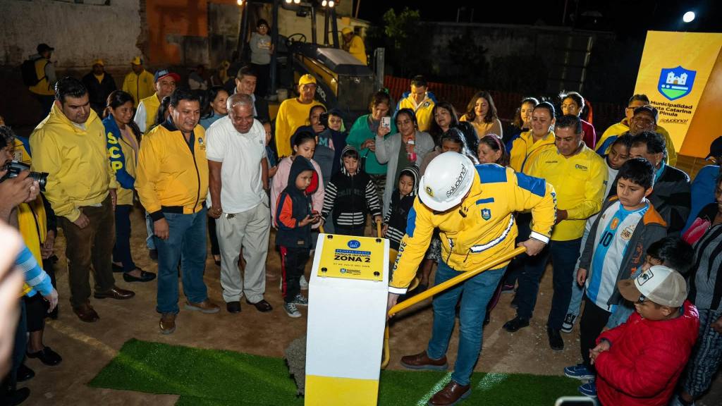 Colocación primera piedra en Parque Infantil de Santa Catarina Pinula | Cortesía