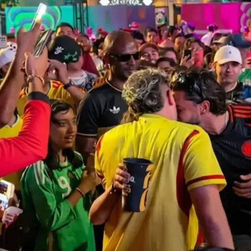 Beso de tres en Mundial 2026 ,Captura de pantalla