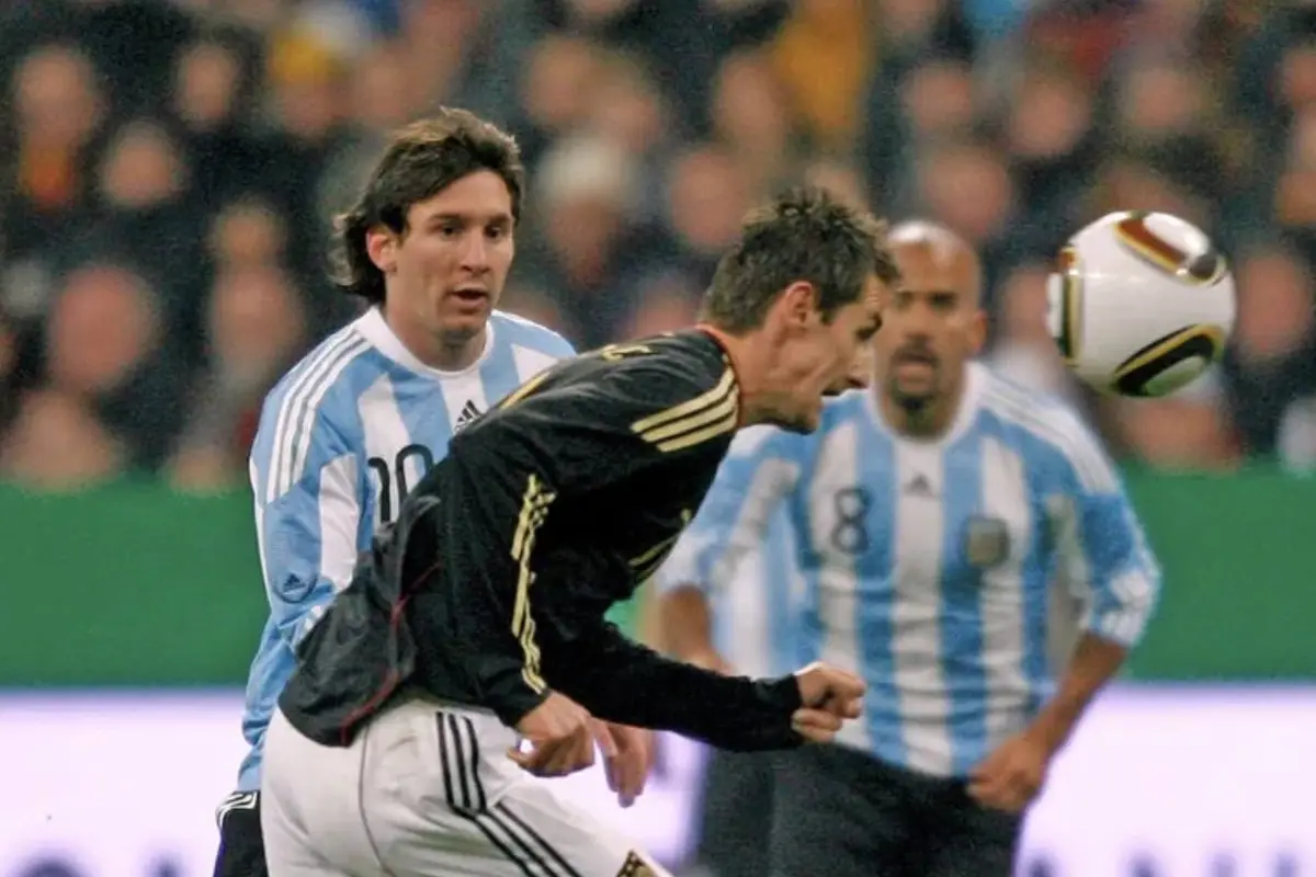 Klose habló con Messi ., Redes sociales.