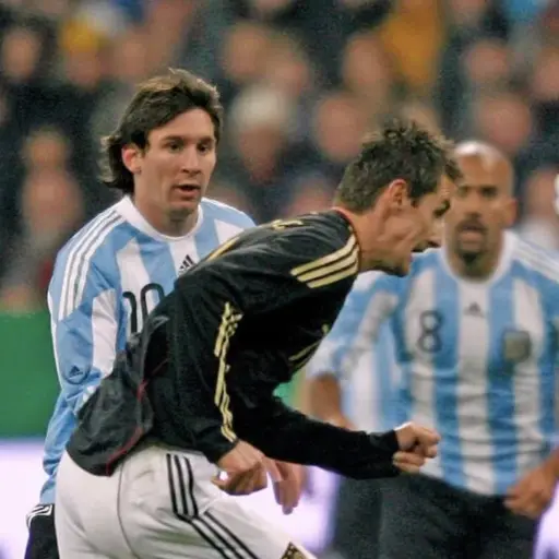 Klose habló con Messi . ,Redes sociales. 