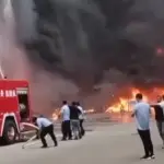 VIDEOS: Voraz incendio en fábrica en China deja más de 25 muertost