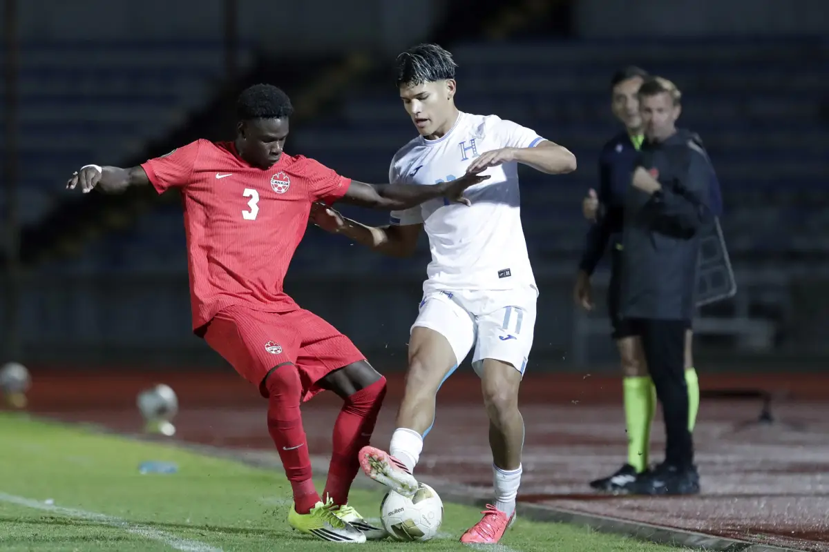 Acción de juego entre Canadá y Honduras Sub-20