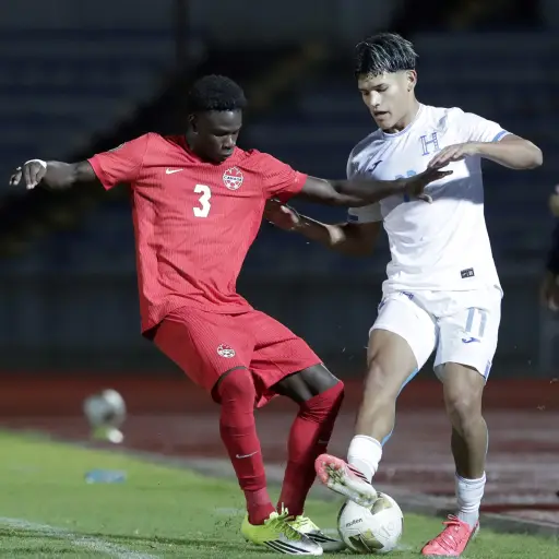 Acción de juego entre Canadá y Honduras Sub-20