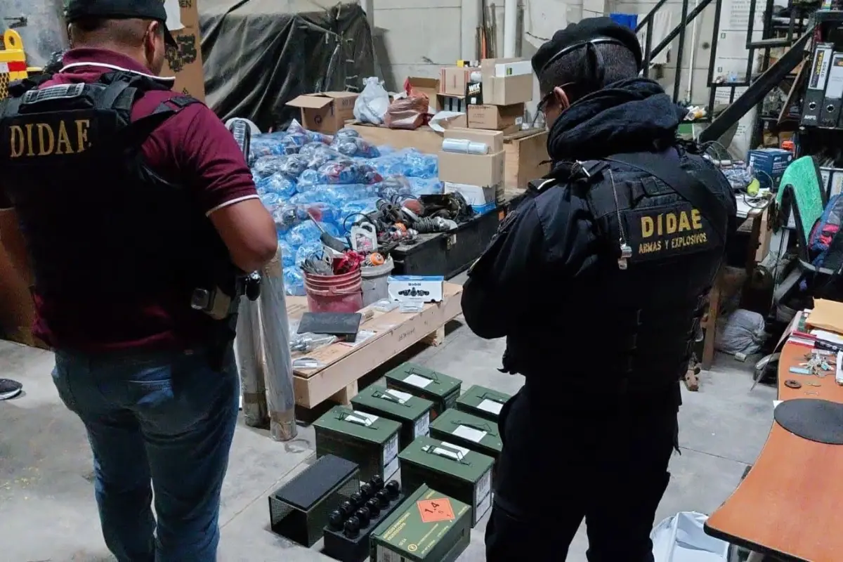 La PNC localizó explosivos en una encomienda dentro de una bodega en ruta a El Salvador., PNC