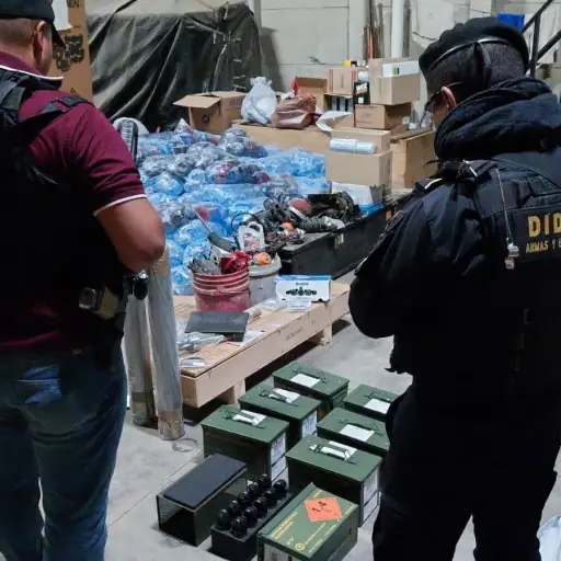La PNC localizó explosivos en una encomienda dentro de una bodega en ruta a El Salvador. ,PNC