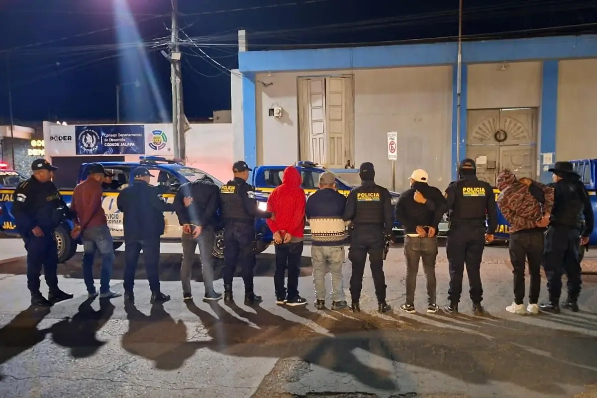 Los pobladores habían sido retenidos por pobladores, pero un proceso de diálogo permitió que fueran entregados a las fuerzas de seguridad., PNC