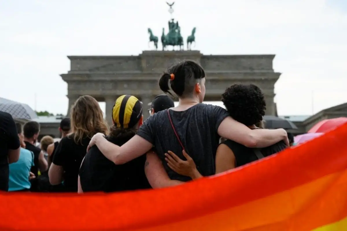 El balance de heridos aumenta tras atentado islamista durante el Día del Orgullo en Berlín., Redes sociales. 