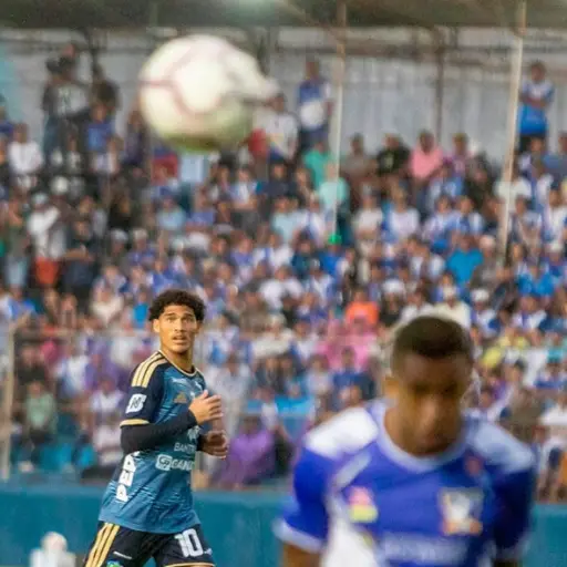 Acción entre Suchitepéquez y Comunicaciones por el Apertura 2026