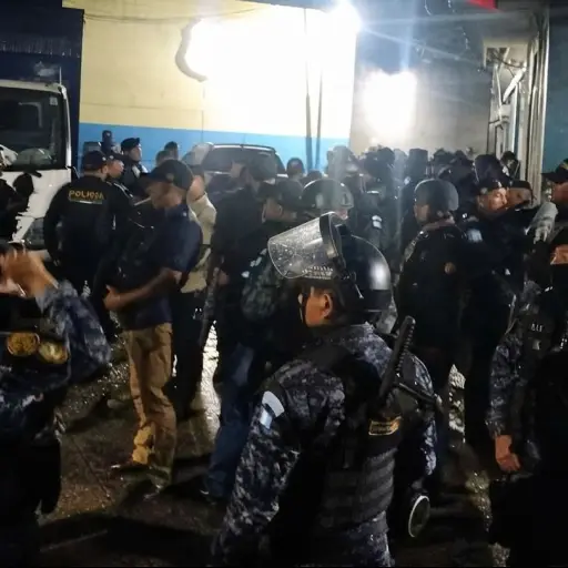 Varios agentes trabajaron en los traslados de reos durante el fin de semana.  ,Sistema Penitenciario