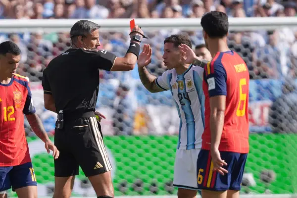Se retira el árbitro que dirigió la final del Mundial 2026