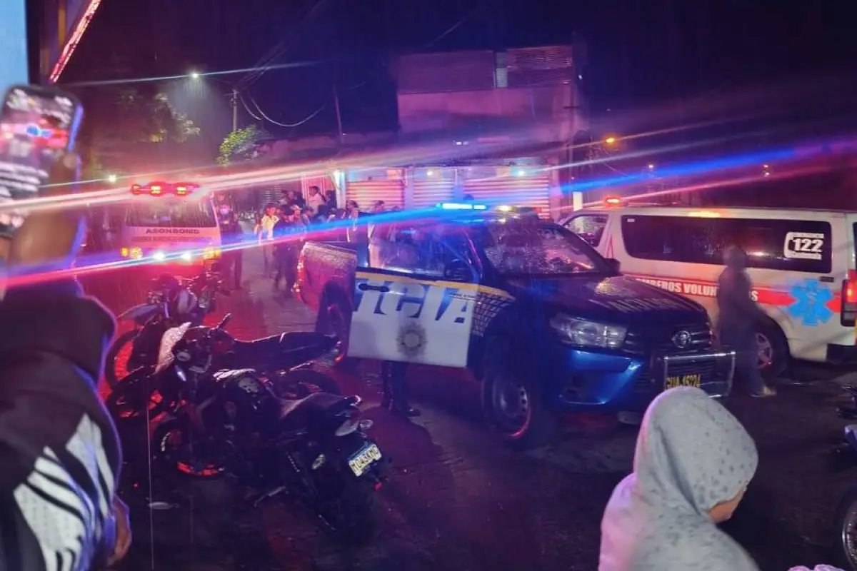 Área donde ocurrió el ataque armado en el que murió un agente de la PNC y un civil en Amatitlán., Bomberos Voluntarios