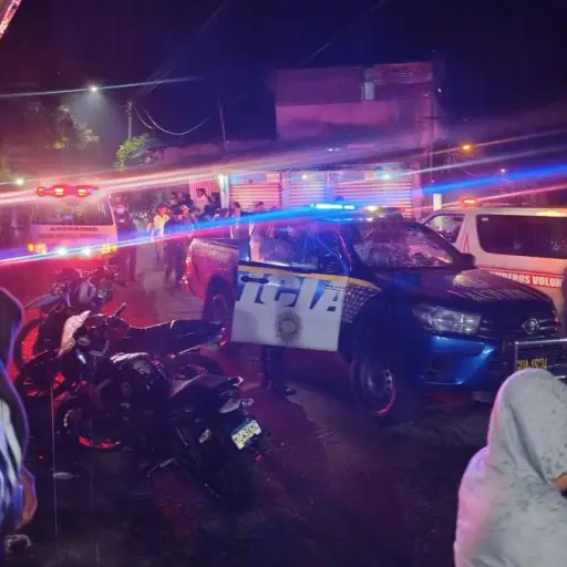 Área donde ocurrió el ataque armado en el que murió un agente de la PNC y un civil en Amatitlán. ,Bomberos Voluntarios