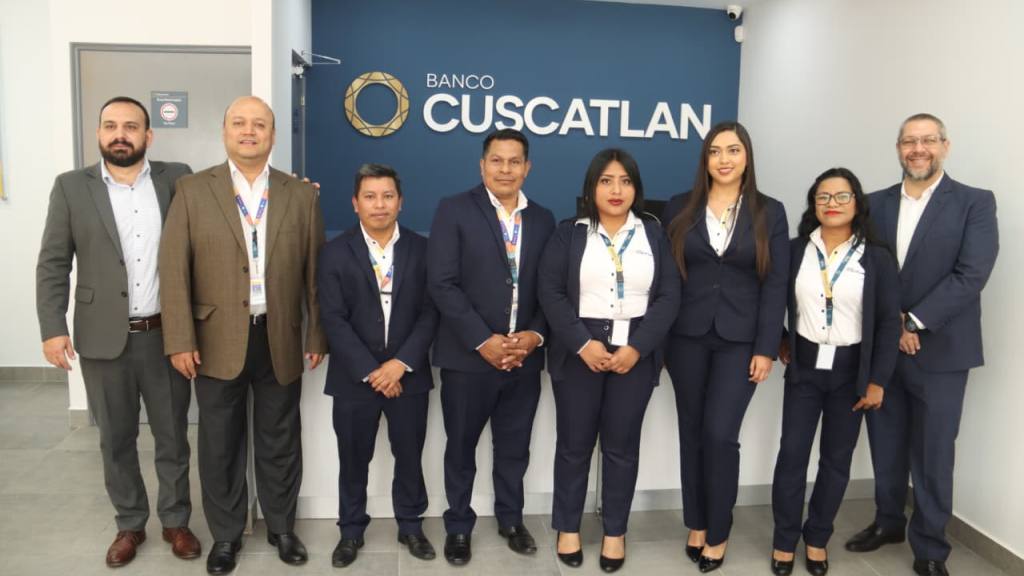 Nueva agencia de Banco Cuscatlán en San Cristóbal, Mixco  | Alejandro Meoño