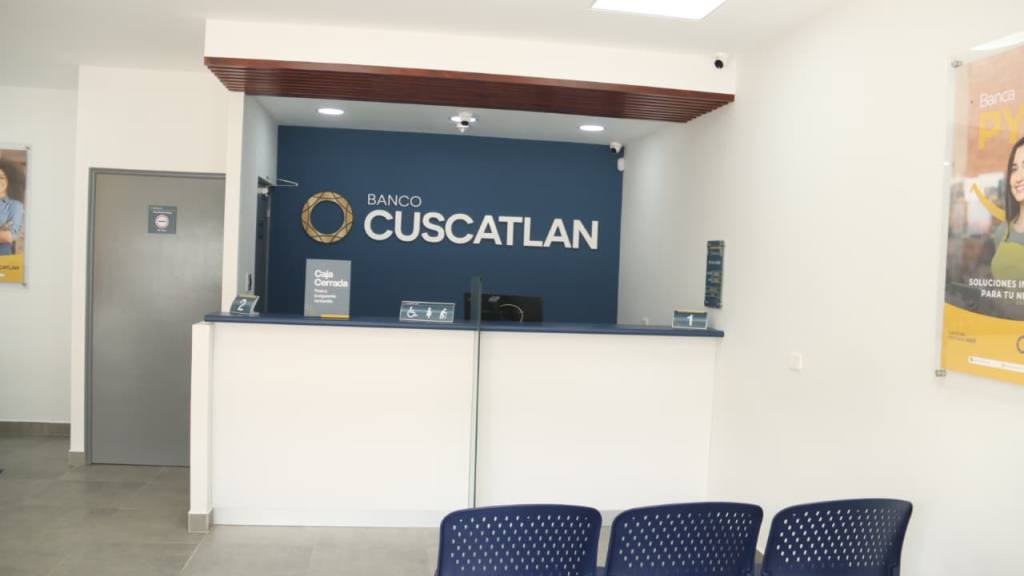 Nueva agencia de Banco Cuscatlán en San Cristóbal, Mixco  | Alejandro Meoño