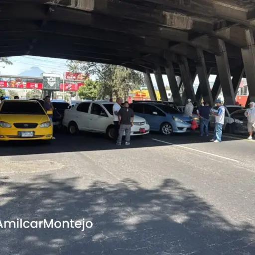Conductores de taxis y mototaxis bloquearon la calzada Roosevelt. ,PMT capitalina/Montejo