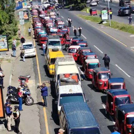Manifestaciones en la capital en rechazo al aumento al precio de los combustibles, el viernes 24 de julio de 2026. ,Omar Solís/Emisoras Unidas