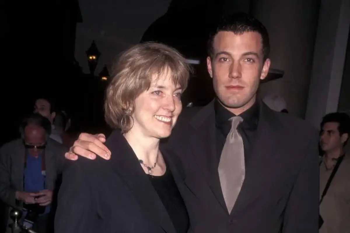 Ben Affleck y su madre, Facebook