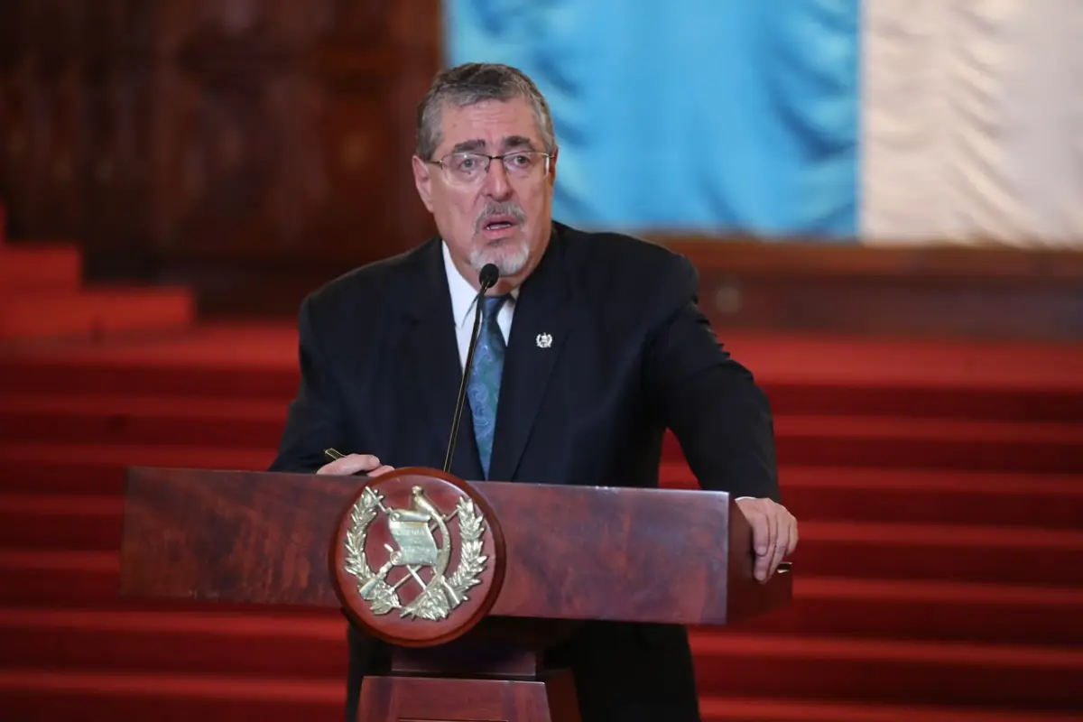 El presidente Bernardo Arévalo durante la conferencia de prensa para abordar el alza al precio de los combustibles, el viernes 24 de julio de 2026., Omar Solís/Emisoras Unidas
