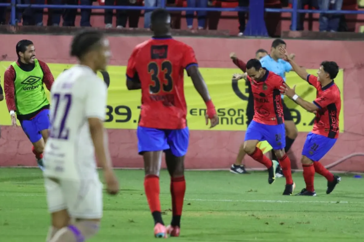 Celebración de César Archila frente a Deportivo Mixco 