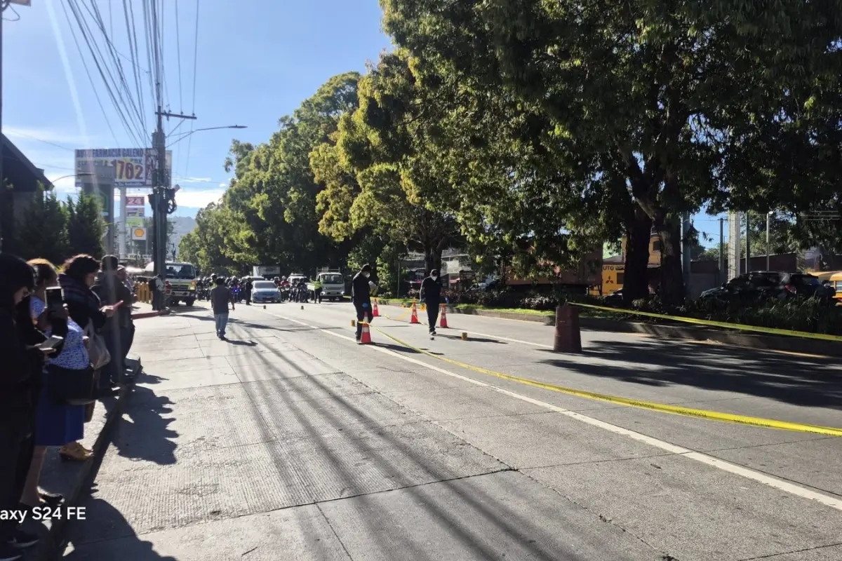 La ruta Interamericana permanece cerrada debido a que las autoridades realizan diligencias tras el ataque contra un bus en San Lucas Sacatepéquez., PMT de San Lucas Sacatepéquez