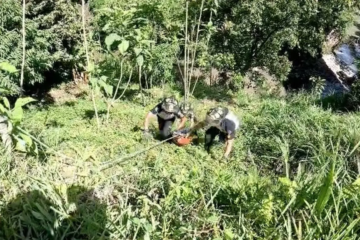 Proceso de extracción del cuerpo de la persona hallada sin vida en el río Las Vacas., Bomberos Voluntarios