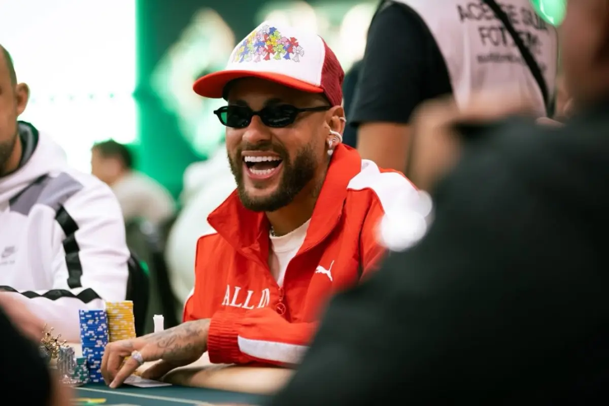 Neymar envuelto en la polémica, ahora, con el Santos de Brasil 
