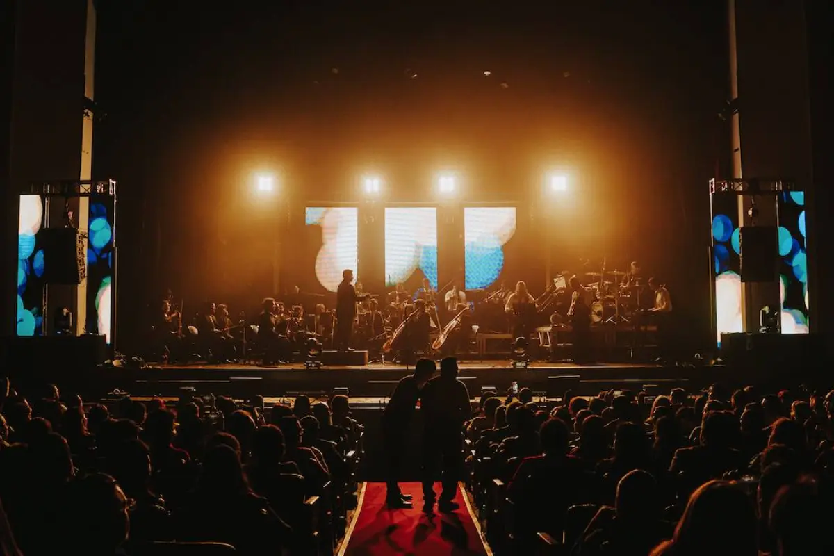Sinfónico tributo a Maná, Cortesía