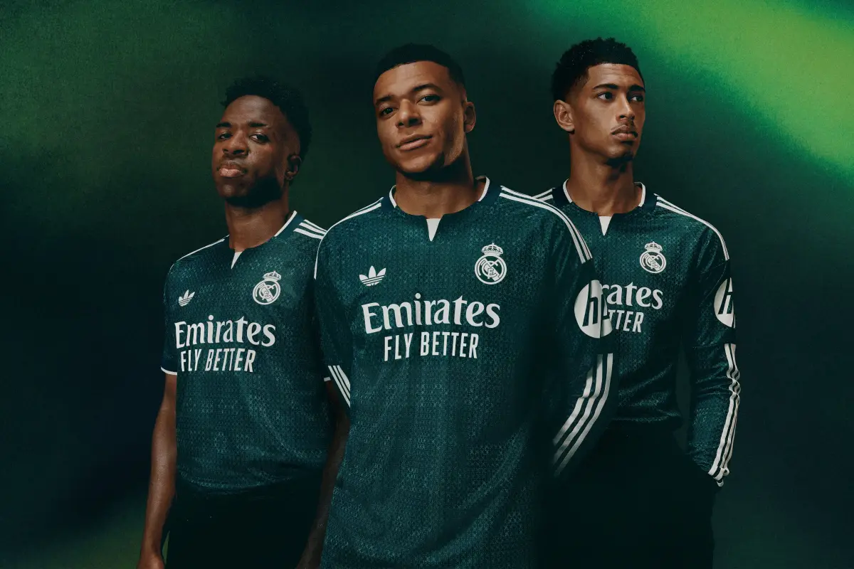 Real Madrid presentó su segunda indumentaria para la nueva temporada 