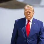 Trump dice que analiza lanzar un ataque masivo contra Iránt