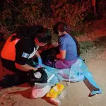 Mujer da a luz en la vía publica en un camino de terracería en Zacapat