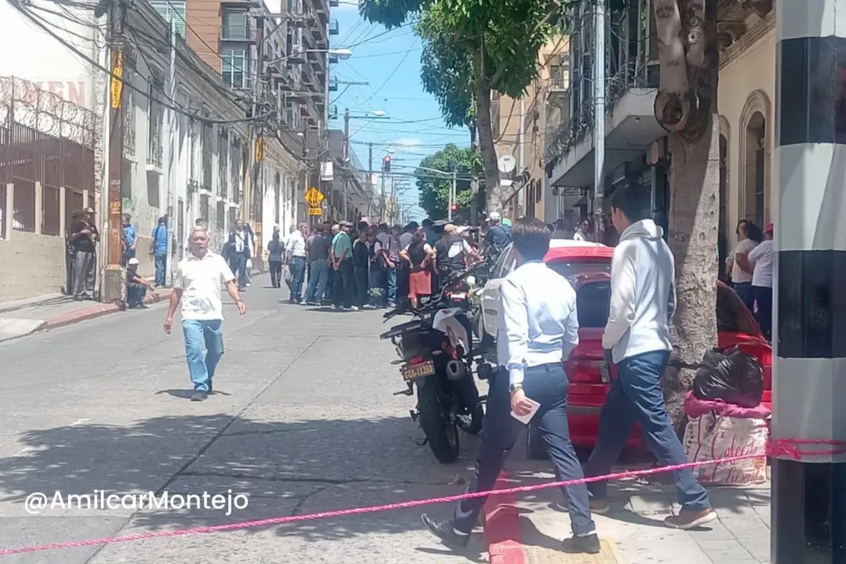 Manifestantes mantienen presencia en el perímetro del Congreso., PMT capitalina/Montejo