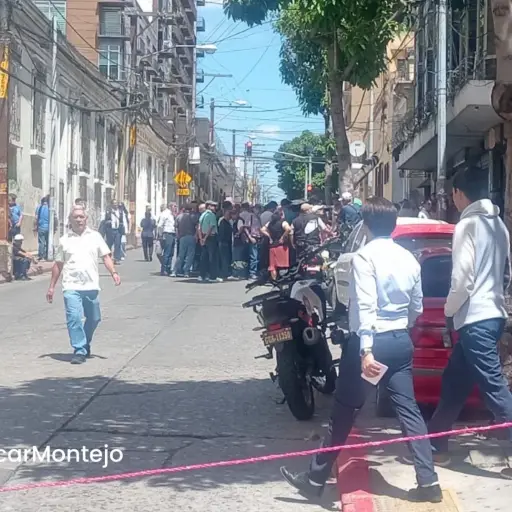 Manifestantes mantienen presencia en el perímetro del Congreso. ,PMT capitalina/Montejo
